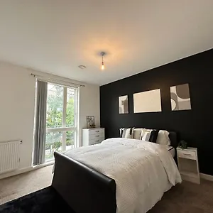 Deluxe Spacious Near Bridge! Homestay