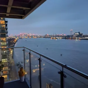Snuggle Inn: Riverside With Thames Views Apartment